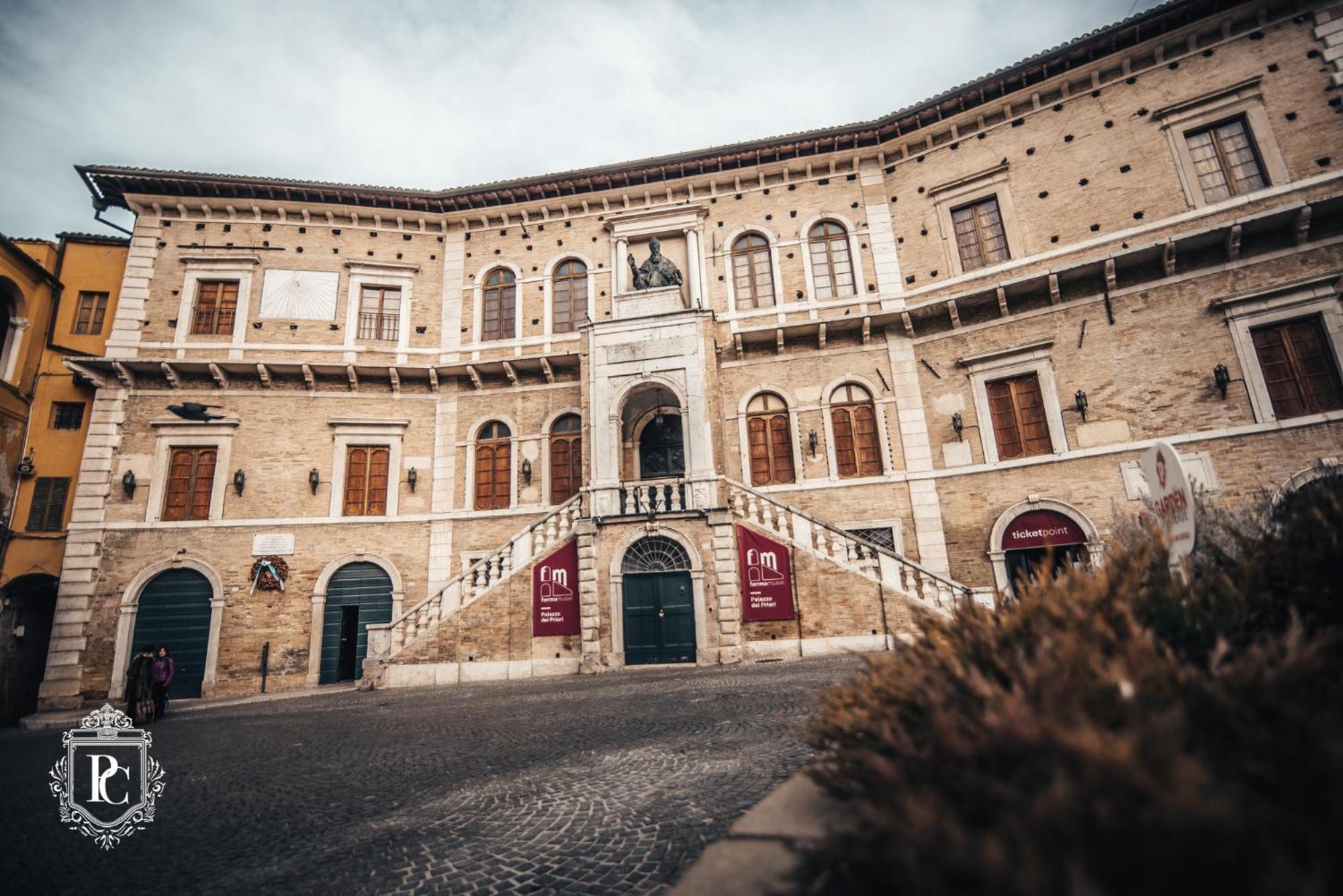 Palazzo Capparucci - Dimora Storica Hotel Фермо Екстериор снимка